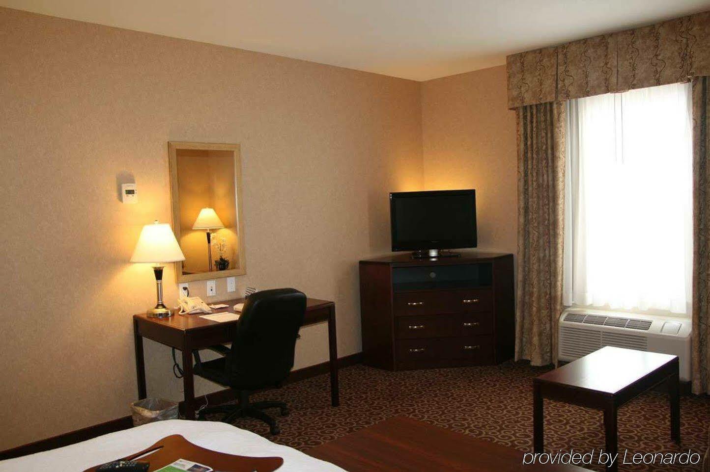 Hampton Inn & Suites By Hilton Edmonton International Airport Leduc Room photo