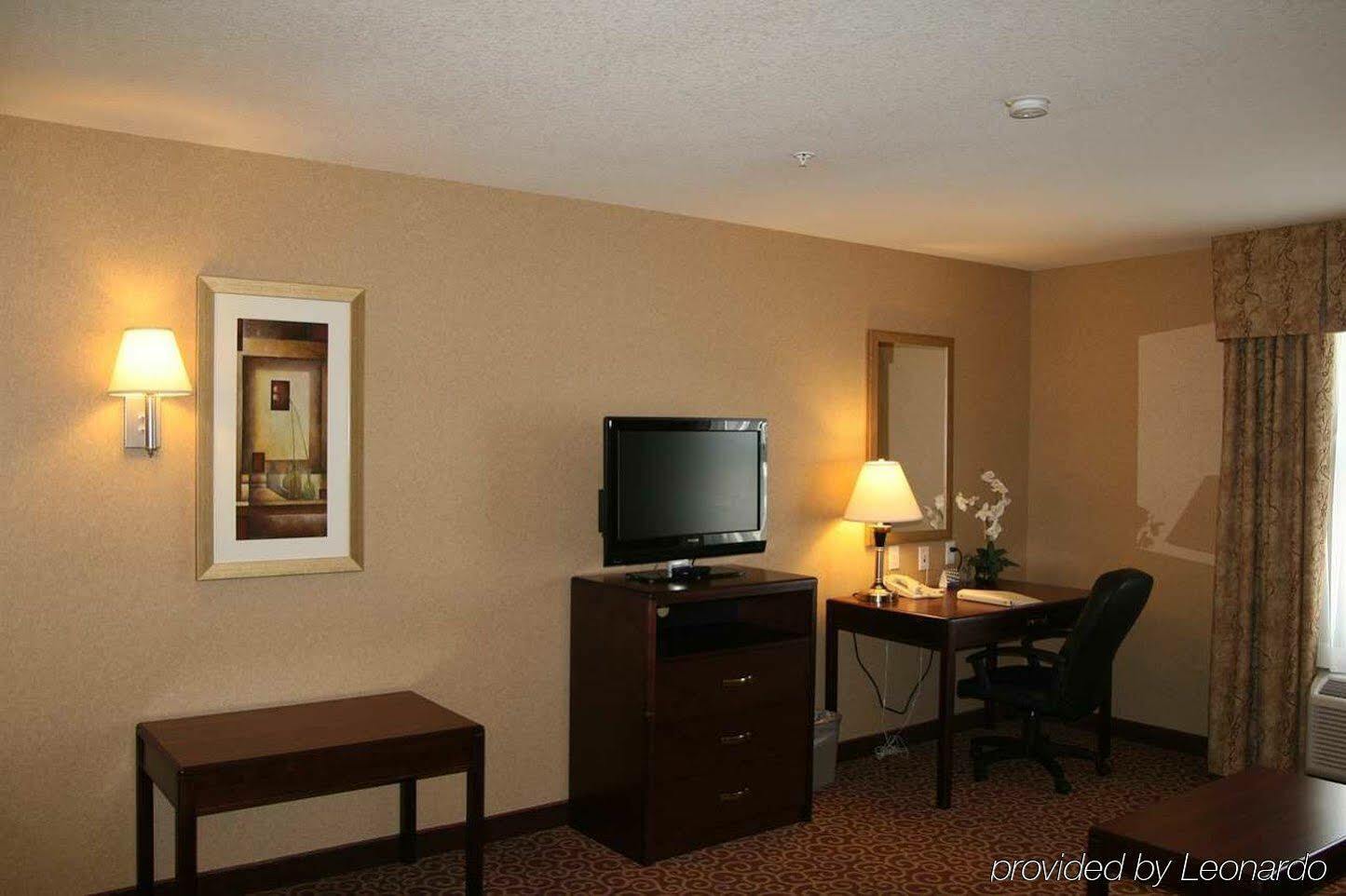 Hampton Inn & Suites By Hilton Edmonton International Airport Leduc Room photo