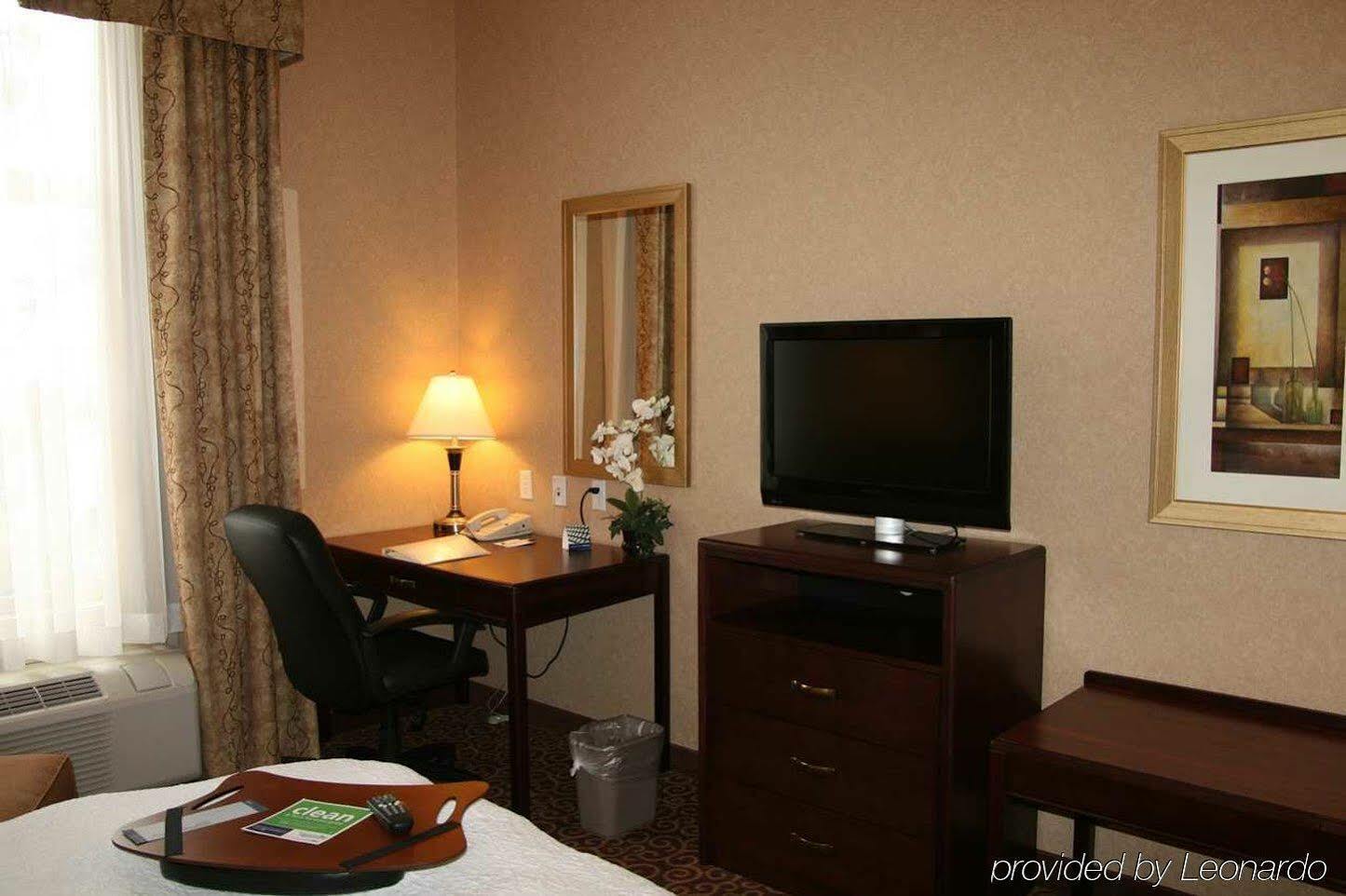 Hampton Inn & Suites By Hilton Edmonton International Airport Leduc Room photo
